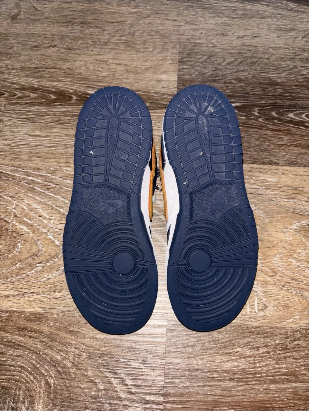 Nike Low-Top Sneakers in Navy, White & Gold